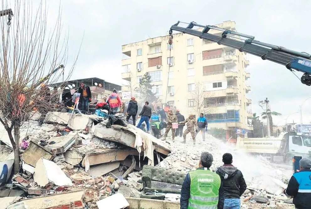 Lüks konutlar yıkıldı