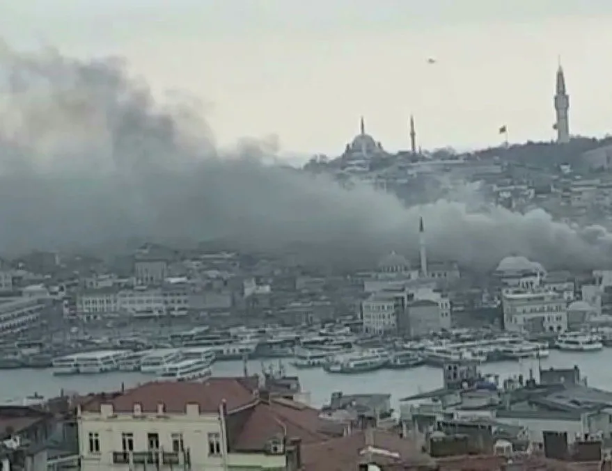 Eminönü’nde bir iş yerinde yangın!