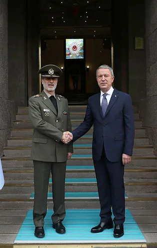 Bakan Akar'dan kritik görüşme