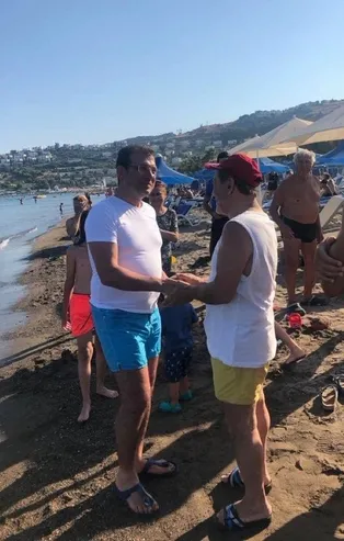 Her afette tatilde olan İmamoğlu mayoyu çıkartıp yeleği kuşandı! Yağmur yağmayınca havası kaçtı...