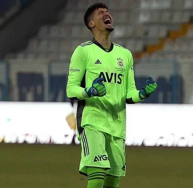 SON DAKİKA: Mesut Özil Galatasaray derbisinde oynayacak mı? Erol Bulut'tan flaş karar!-7