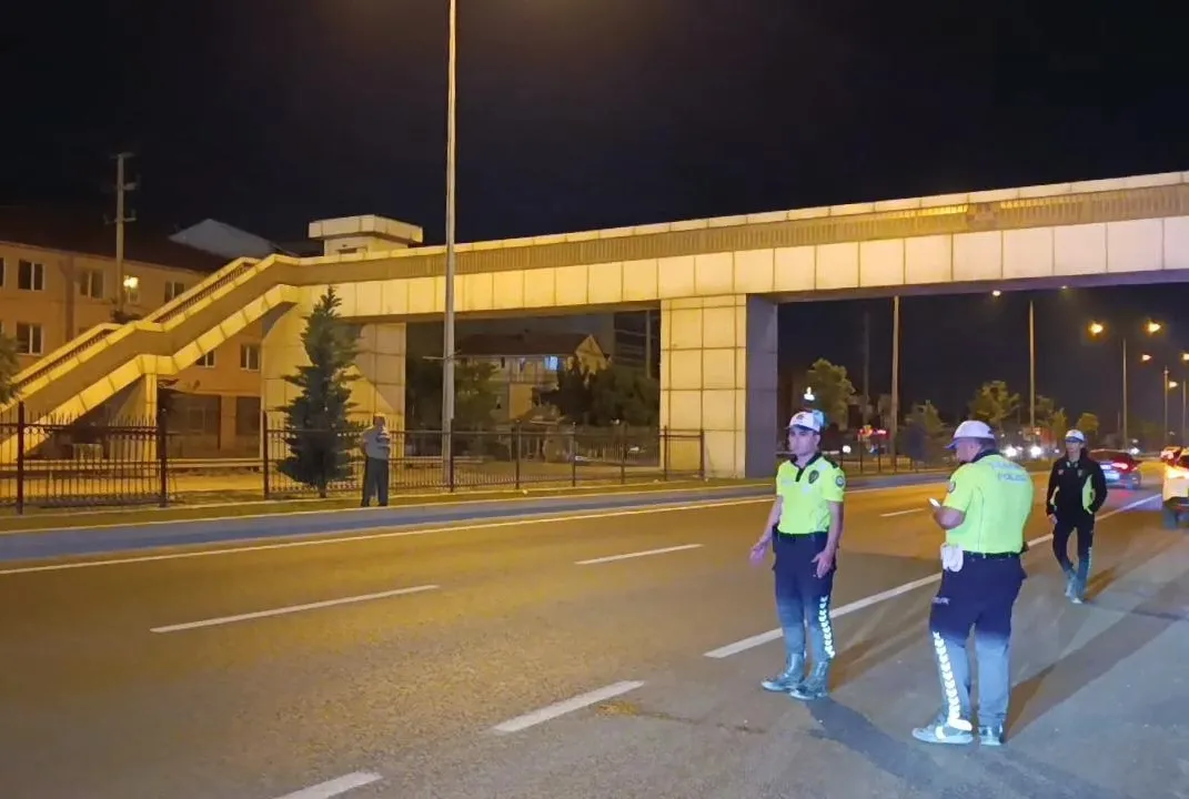 Üst geçidi kullanmayan yayaya otobüs çarptı