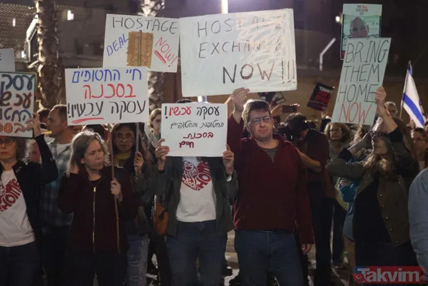 İsrailli esirlerin ailelerinden katil Netayahu'ya tepki yağmaya devam ediyor: Bakanlık yakındaki yolu 241 saniye boyunca trafiğe kapattılar - 28