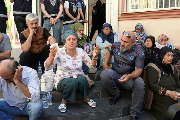 HDP önündeki oturma eylemi 10'uncu gününde! Anneler isyan etti: Allah onları kahretsin-2