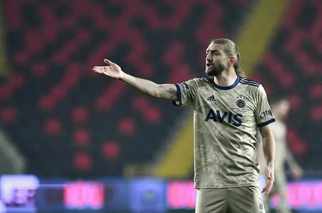 Caner Erkin'den Fenerbahçe Antalyaspor maçı öncesi dikkat çeken paylaşım