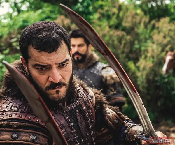 Kuruluş Osman’ın Cladius’u Tayanç Ayaydın körkütük aşık! 10 yıl önce evlendiği Amerikalı eşi güzelliğiyle hayran bıraktı - 22