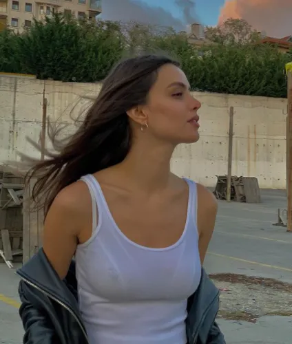 Çağla Demir’den itiraf: "Hem çok yakışıklı buluyorum hem de enerjisini çok beğeniyorum"-5