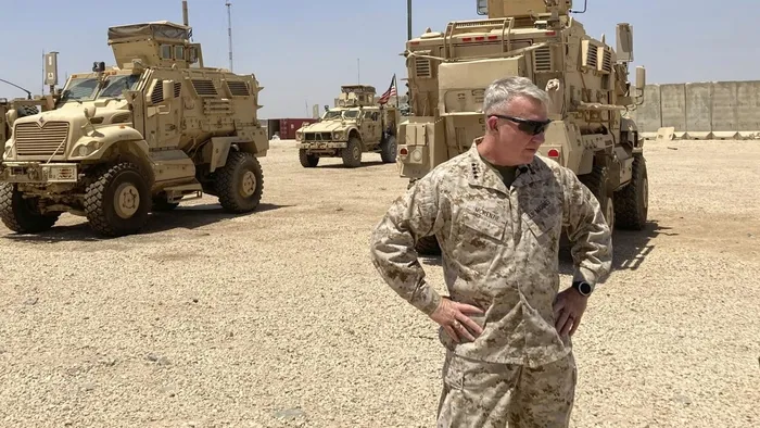 teroristlerin-hamisi-abdden-pkkypygye-yeni-destek-40-aractan-olusan-tank-ile-yakit-tankerleri-gonderdiler-1706024212217.jpeg Teröristlerin hamisi ABD'den PKK/YPYG'ye yeni destek! 40 araçtan oluşan tank ile yakıt tankerleri gönderdiler-4