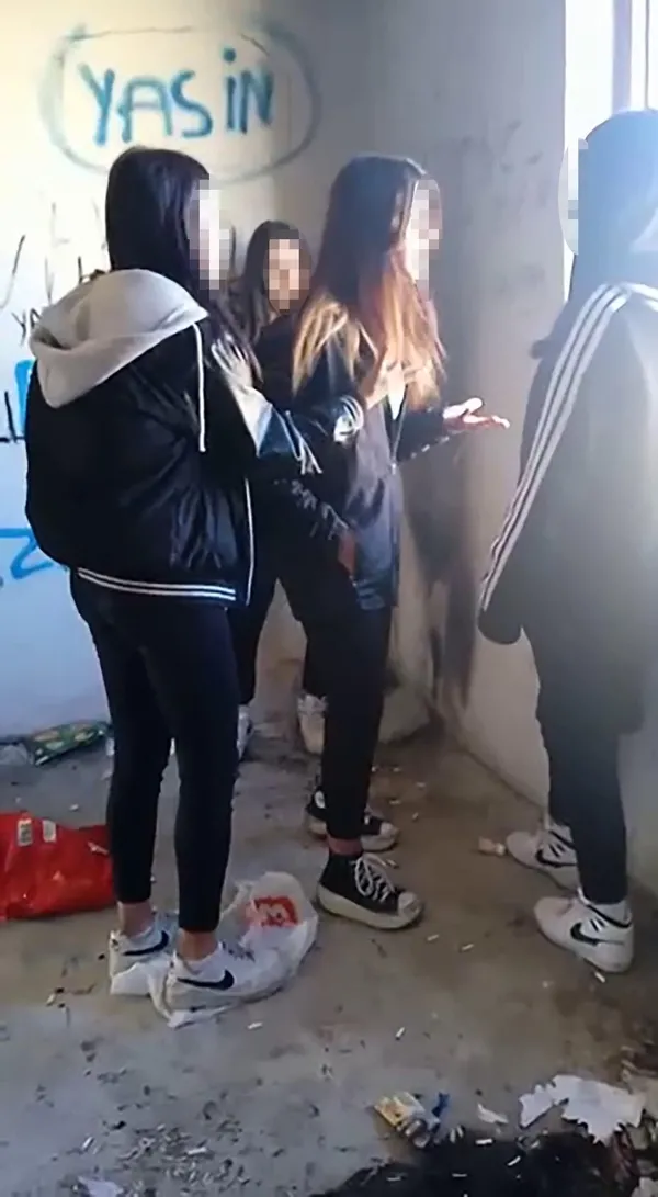 erzurumda-ortaokul-ogrencisi-kizlarin-erkek-kavgasi-ifade-sonrasi-serbest-kaldilar-dovdu-uzgunum-1670486080478.jpg