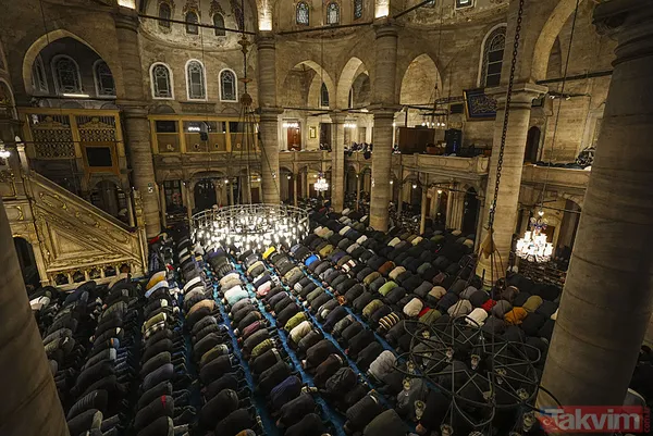 Regaib Kandili'nde eller semaya yükseldi! Vatandaşlar camilere akın etti: İşte il il o fotoğraflar... - 7