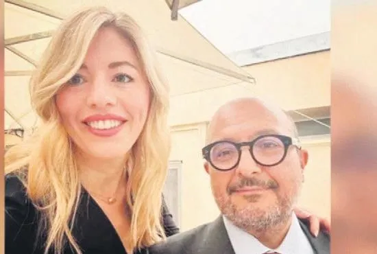 Yatakta şantaj istifa getirdi