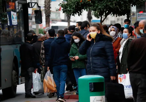 vaka-oraninin-iki-katina-ciktigi-yogun-bakim-doluluk-oraninin-yuzde-71den-fazla-oldugu-antalyada-ek-tedbirler-alindi-1607927962372.jpg Vaka oranının iki katına çıktığı yoğun bakım doluluk oranının yüzde 71'den fazla olduğu Antalya'da ek tedbirler alındı-3