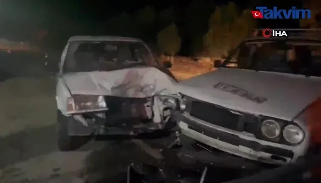 İznik’te 2 otomobil kafa kafaya çarpıştı