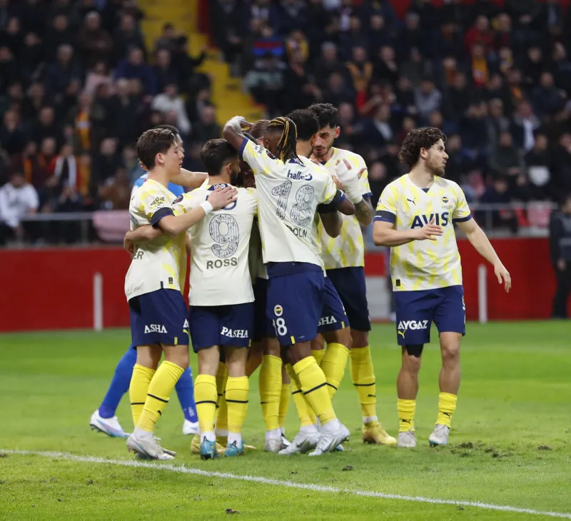 Fenerbahçe haberleri | Jorge Jesus'tan sürpriz karar! O isim Sevilla maçında 11'de - 1