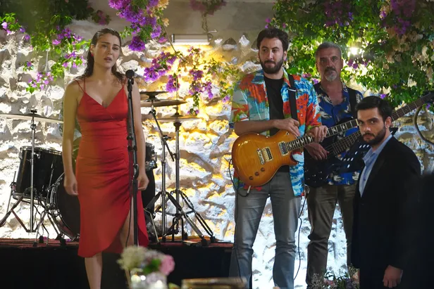 kalp-yarasi-5-bolum-canli-izle-atv-dizisi-kalp-yarasi-son-bolum-izle-1627925941523.jpg Kalp Yarası 5. bölüm canlı izle! ATV dizisi Kalp Yarası son bölüm izle-3