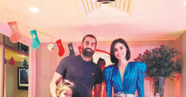 Ünlülerden yılbaşında aile saadeti! Sosyal medya paylaşımları geceye renk kattı