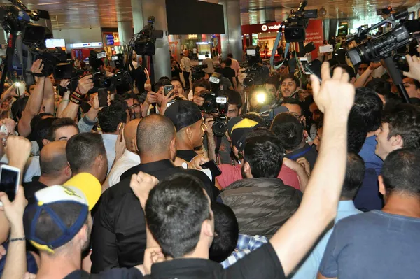 emre-belozoglunun-kufredip-kovdugu-nabil-dirar-yeniden-fenerbahcede-mi-vitor-pereira-ile-umutlandi-1625420775577.jpg Emre Belözoğlu'nun küfredip kovduğu Nabil Dirar, yeniden Fenerbahçe'de mi? Vitor Pereira ile umutlandı-7