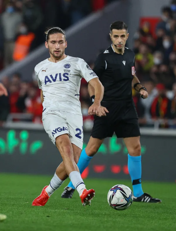 fenerbahcede-500-bin-euroluk-orumcek-adam-miguel-crespo-1650189043489.jpg Fenerbahçe'de 500 bin euroluk örümcek adam Miguel Crespo-7