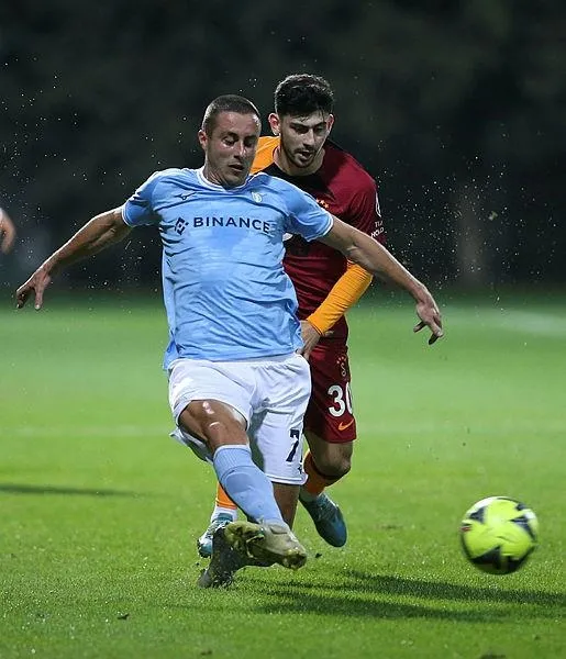 aslan-son-4-macta-kayiplarda-galatasaray-hazirlik-macinda-lazioya-2-1-yenildi-1670952290697.jpeg