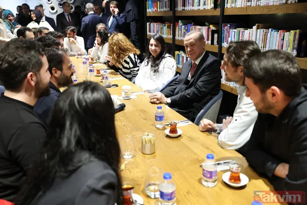 Başkan Erdoğan, Üsküdar'da gençlerle çay içip sohbet etti - 10