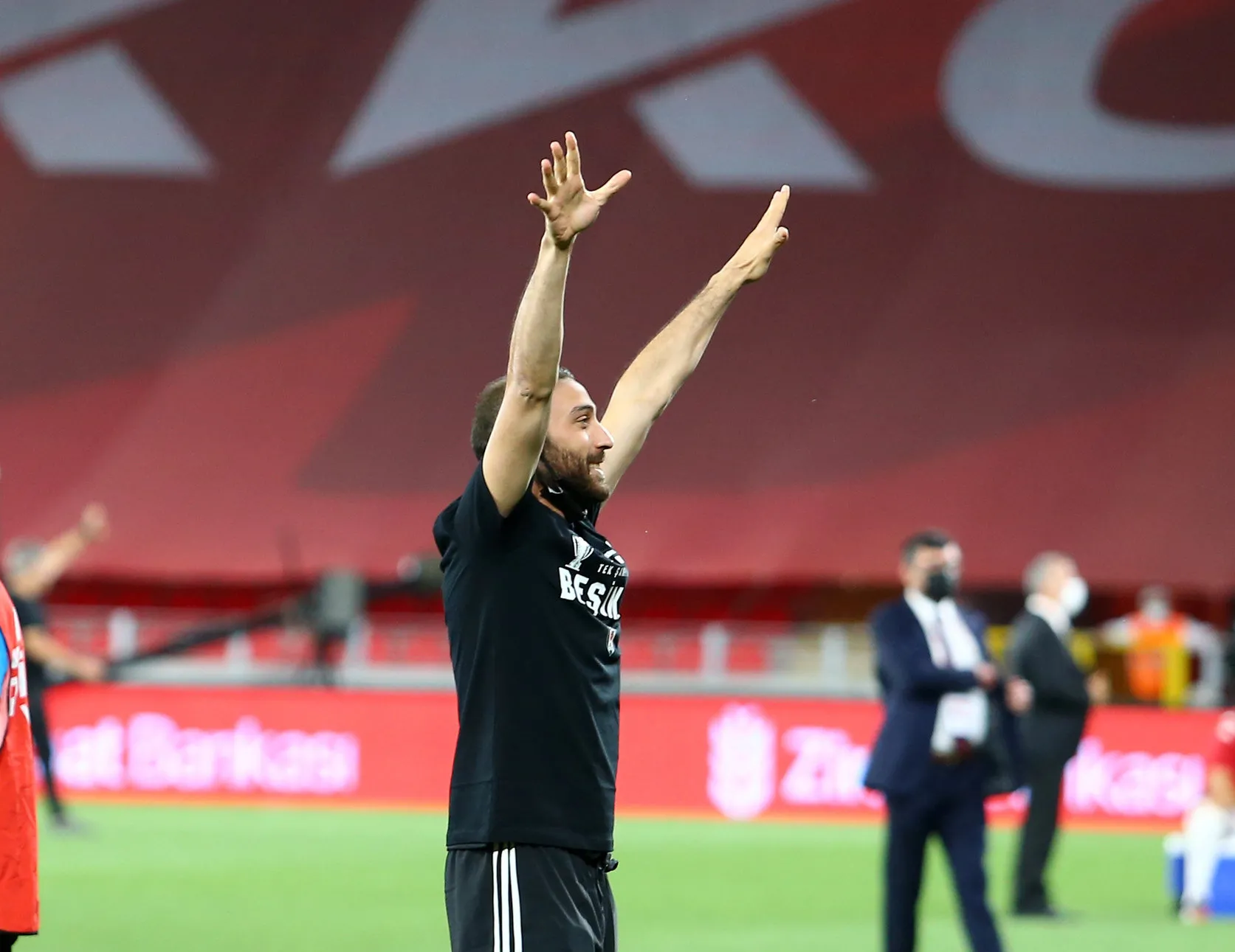 Cenk Tosun Beşiktaş’tan kopamıyor!