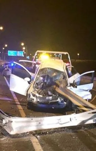 Son dakika: Şanlıurfa'da otomobil bariyerlere çarptı: 1 ölü, 2 yaralı