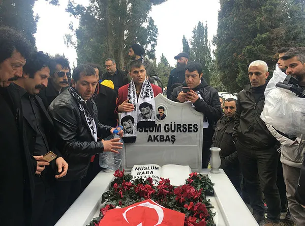 Müslüm Gürses kabri başında anıldı-2