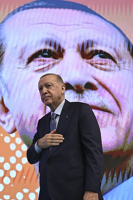 baskan-erdogandan-kizilcahamamda-tarihi-aciklamalar-evlatlarimiz-terorsuz-turkiyede-yasayacak-simdi-hakkimiz-o-1752418539116.jpeg Başkan Recep Tayyip Erdoğan, Kızılcahamam'da düzenlenen partisinin 32. İstişare ve Değerlendirme Toplantısı'nın kapanış programına katıldı (AA)