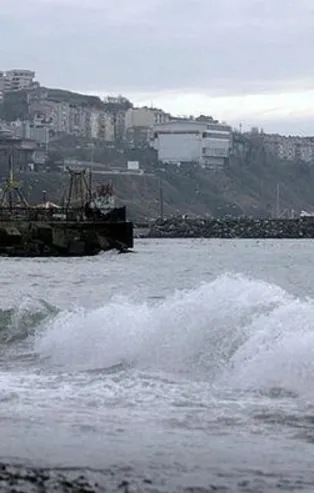 Marmara Denizi'nde ulaşıma poyraz engeli