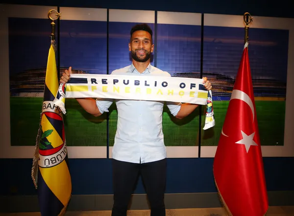 fenerbahcenin-yeni-transferi-steven-caulkerin-carpici-hayat-hikayesi-alkol-ve-kumar-batagina-saplandi-futbolu-birakacakti-1625144162488.jpg