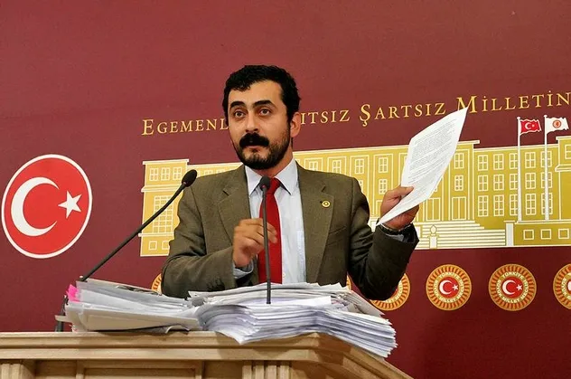 FETÖ'cü Eren Erdem'e yakalama kararı sevinçle karşılandı!