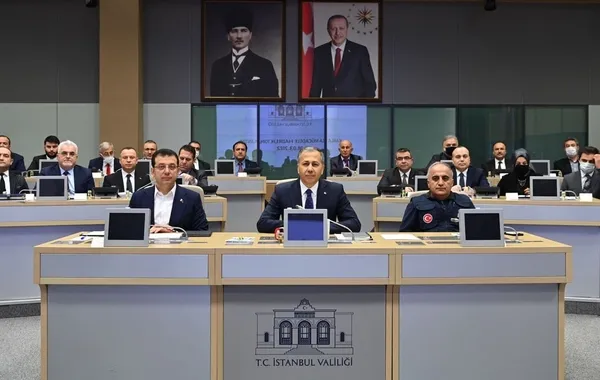 istanbul-kar-uyarisi-istanbula-1987-yili-kar-yagisi-geliyor-istanbul-valiligi-kar-tedbirlerini-acikladi-1646744498018.jpg İstanbul kar uyarısı | İstanbul'a 1987 yılı kar yağışı geliyor! İstanbul Valiliği kar tedbirlerini açıkladı-3