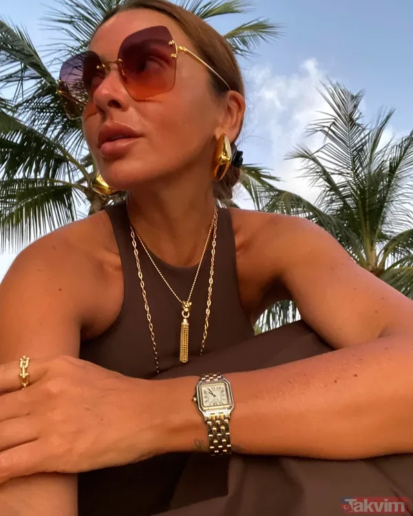 Tatile çıkan Hadise’den bikinili paylaşım gecikmedi! Üstsüz pozuyla sezonu açtı - 11