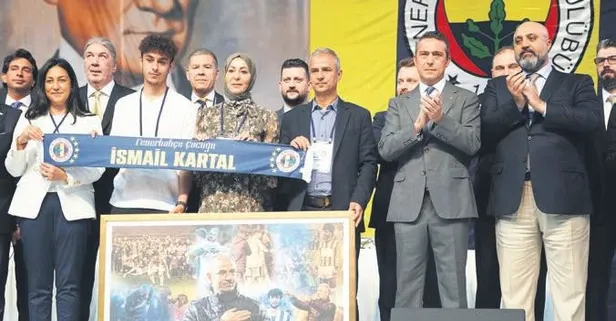 Fenerbahçe'de duygusal veda! Başarılı teknik adam İsmail Kartal gözyaşlarıyla ayrıldı