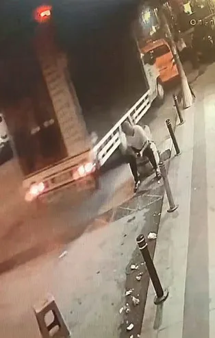 El freni çekilmeyen kamyonet dehşet saçtı! Ortalık savaş alanına döndü! Yer: Bayrampaşa