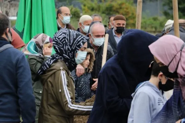 Samsun'da koronavirüsten acı ölümler! İki kardeş 15 dakika arayla hayatlarını kaybetti-6