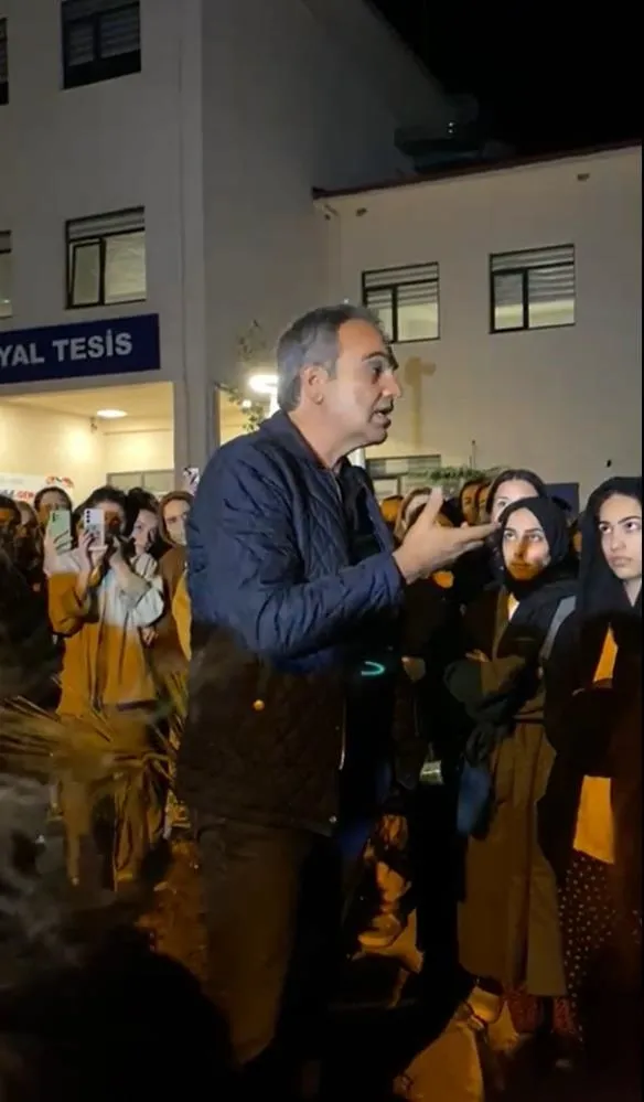 yalovada-tacizci-alarmi-minibuste-kiz-ogrencileri-rahatsiz-eden-supheli-yakalandi-1728369599661.jpeg Gençlik ve Spor İl Müdürü Salih Kılıç (Fotoğraf: İHA)