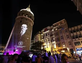30 Ağustos Zafer Bayramı dolayısıyla Galata Kulesi'nde görsel şölen düzenlendi