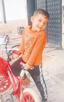 faciayi-onledi-ogretmen-aysenur-alkan-pkknin-karkamisa-roket-saldirisinda-ogrencilerini-korurken-sehit-dustu-1669161601485.jpeg Faciayı önledi! Öğretmen Ayşenur Alkan, PKK'nın Karkamış'a roket saldırısında öğrencilerini korurken şehit düştü-7