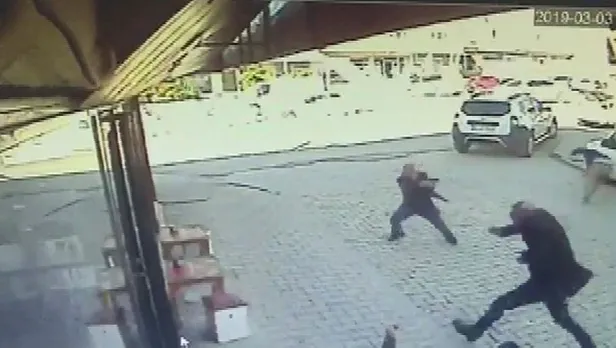 Arnavutköy'de 3 kişinin öldüğü çatışma anı kameralarda-2