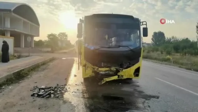 Özel halk otobüsü ile hafif ticari araç kafa kafaya çarpıştı: 1 ölü! Annenin feryadı yürekleri dağladı