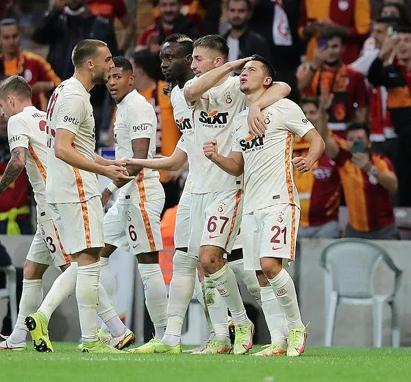 galatasaray-sahasinda-goztepeyi-2-1-maglup-etti-1632679432368.jpeg Galatasaray sahasında Göztepe'yi 2-1 mağlup etti (Galatasaray 2-1 Göztepe MAÇ SONUCU ÖZET)-4