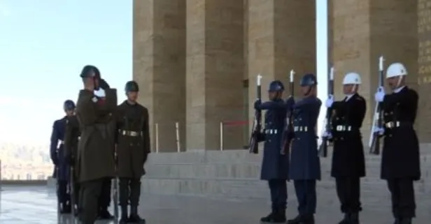 MSB'den Anıtkabir'in yorulmaz koruyucuları "saygı nöbetçileri" paylaşımı