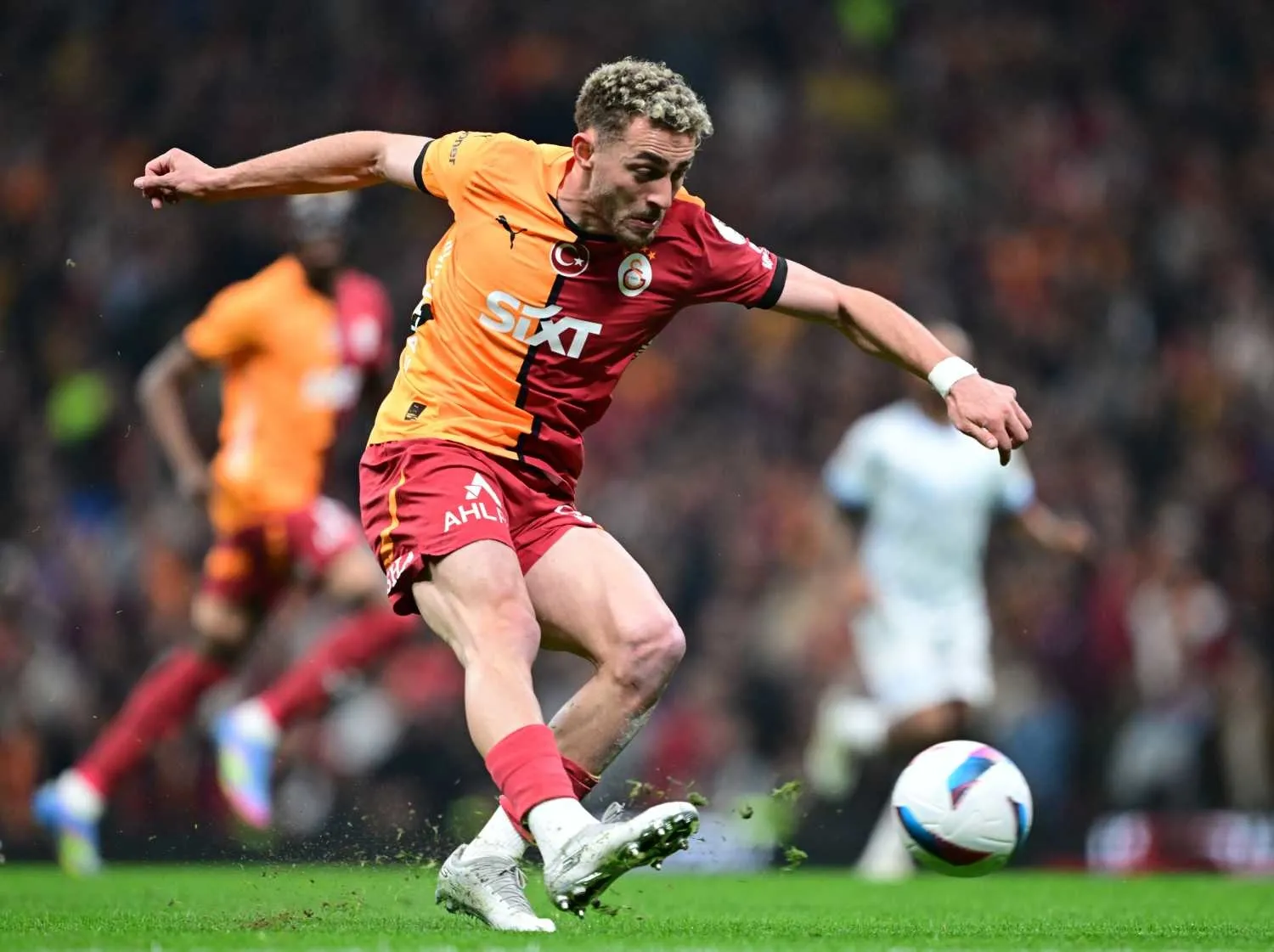 Galatasaray'dan transferde ters köşe! O tarihte teklif yapılacak - 18