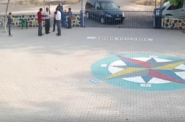 Diyarbakır'daki okulda dayak skandalı! Veliler çocukların gözü önünde öğretmeni dövdü-3