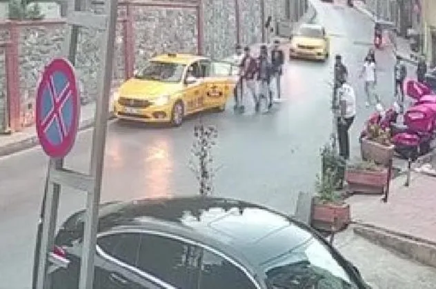 Beyoğlu'nda "şikayetini geri çek" dayağı: Zorla karakola götürmeye çalıştılar