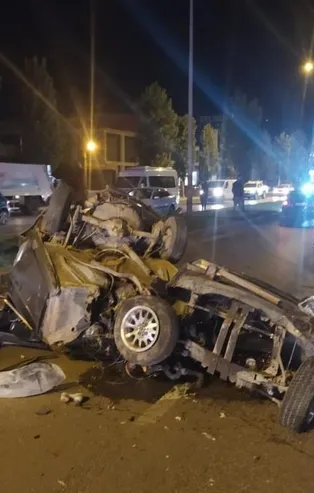 Denizli'de korkunç kaza: Metal yığınına dönen otomobilden sağ çıktı