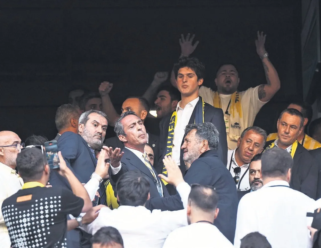 Tek kupayla veda etti