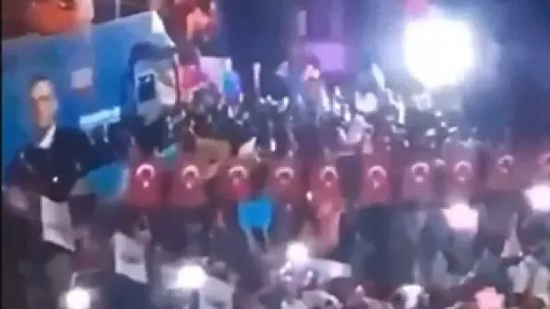 Son dakika: CHPden yeni skandal! Mersinde CHPli Vahap Seçer taraftarları Ali Mahir Başarırı yumurta yağmuruna tuttu