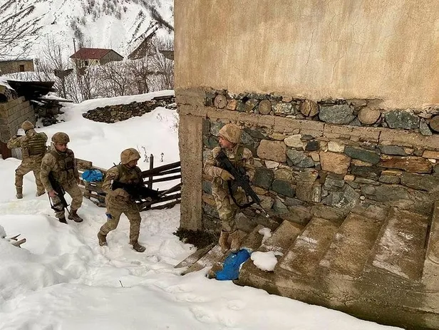 bitlis-istanbul-manisa-ve-mersinde-pkkya-es-zamanli-operasyon-8-supheli-yakalandi-1641306932072.jpeg Bitlis, İstanbul, Manisa ve Mersin'de PKK'ya eş zamanlı operasyon: 8 şüpheli yakalandı-4